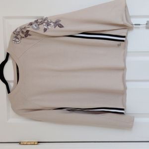 NWT CK Wide Sleeve Floral Embroidered Top